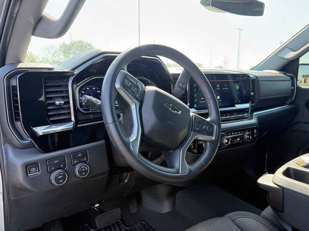 Used 2023 Chevrolet Silverado 1500 RST AWD/4WD image 10