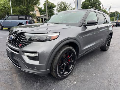 Used 2021 Ford Explorer ST w/ Equipment Group 401A AWD/4WD image 3