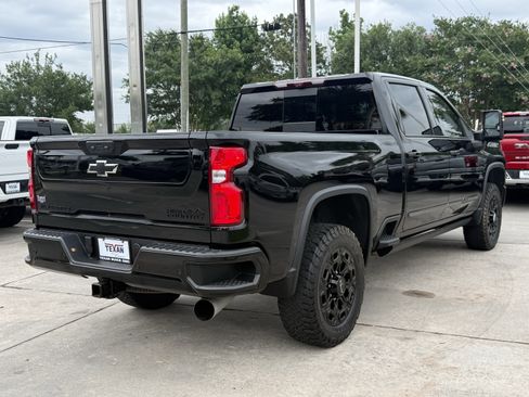 Used 2024 Chevrolet Silverado 2500 High Country w/ High Country Premium Package AWD/4WD image 5