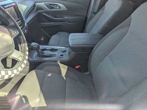 Used 2023 Chevrolet Traverse LT image 8