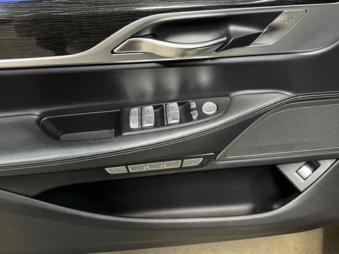 Used 2018 BMW 750i RWD image 70