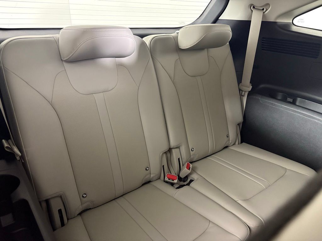 New 2026 Kia Sorento S w/ S Panoramic Sunroof Package FWD image 18