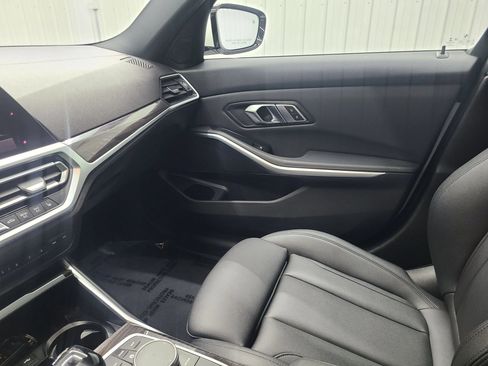 Used 2019 BMW 330i Sedan w/ M Sport Package RWD image 25