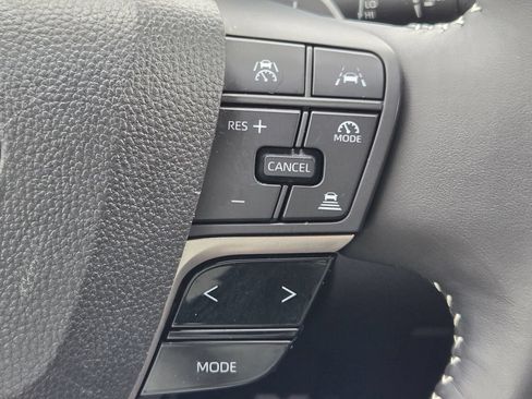 Used 2025 Toyota Camry SE w/ Convenience Package FWD image 23
