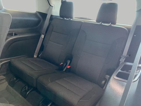 Used 2023 GMC Acadia SLE w/ Driver Convenience Package image 16