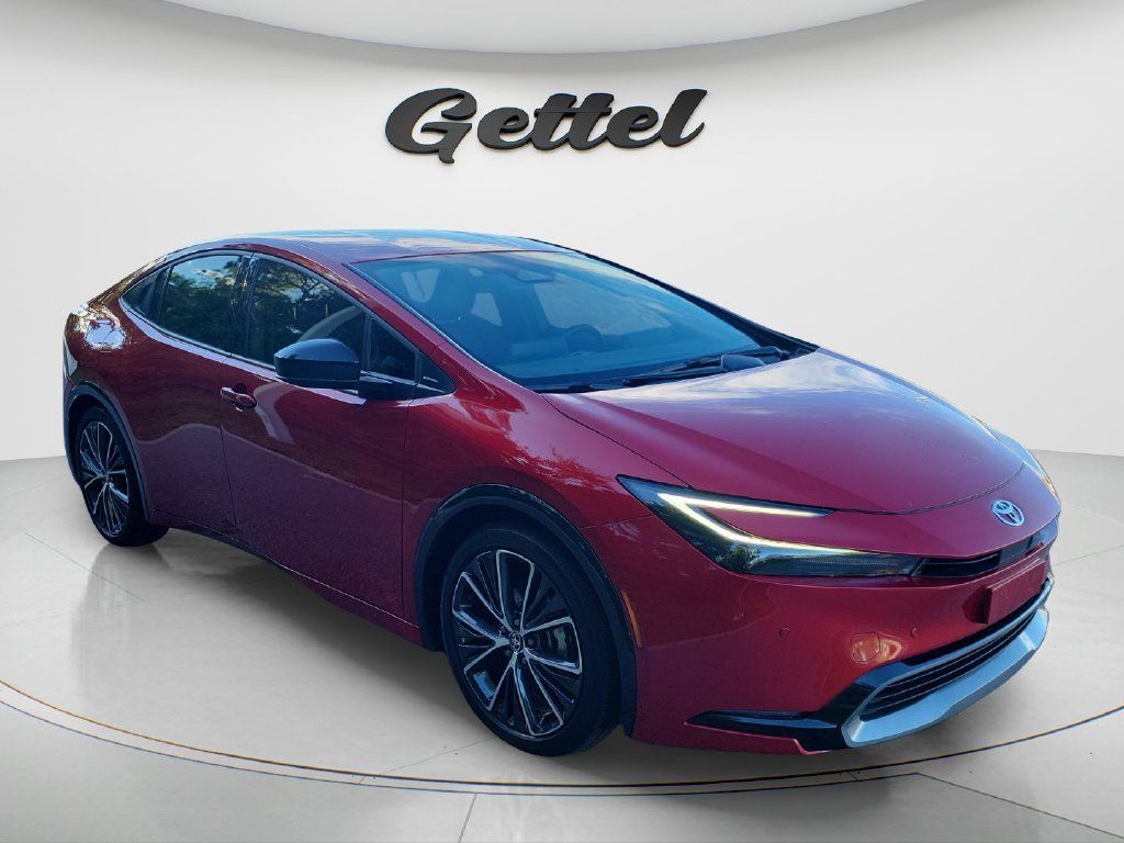 Used 2025 Toyota Prius XLE FWD image 3