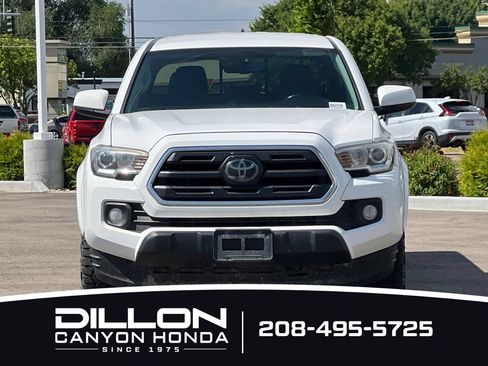 Used 2018 Toyota Tacoma SR5 AWD/4WD image 9
