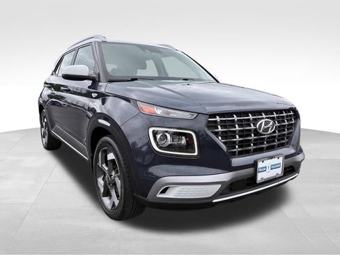 Used 2021 Hyundai Venue FWD image 1