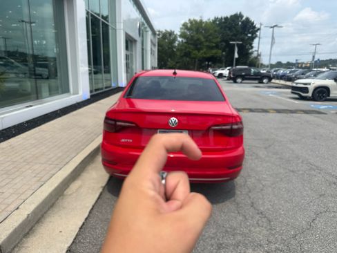 Used 2021 Volkswagen Jetta SE FWD image 6