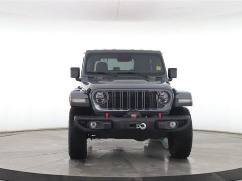 Used 2025 Jeep Wrangler Rubicon AWD/4WD image 13