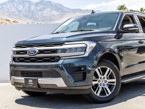 Used 2022 Ford Expedition XLT RWD image 2