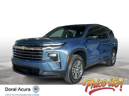 Used 2024 Chevrolet Traverse LT FWD image 1