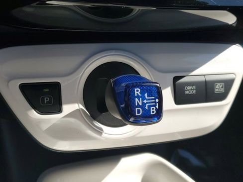 Used 2017 Toyota Prius Four image 21