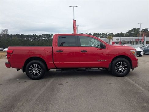 Used 2023 Nissan Titan SV w/ SV Convenience Package image 2