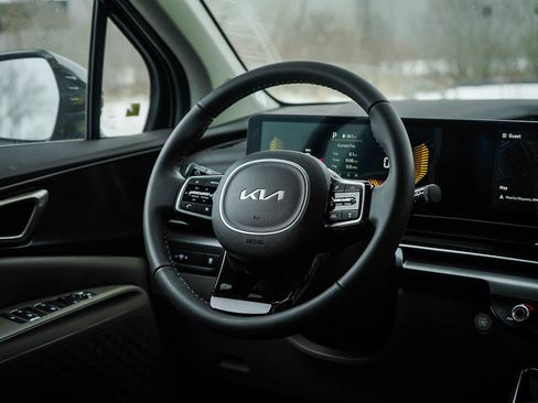 New 2026 Kia Carnival FWD image 16