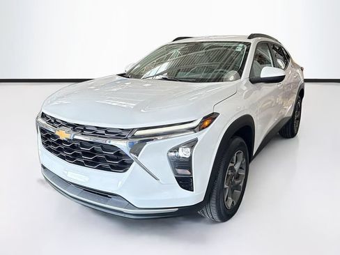 Used 2024 Chevrolet Trax LT FWD image 1