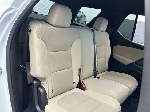 Used 2022 Chevrolet Traverse LS image 41