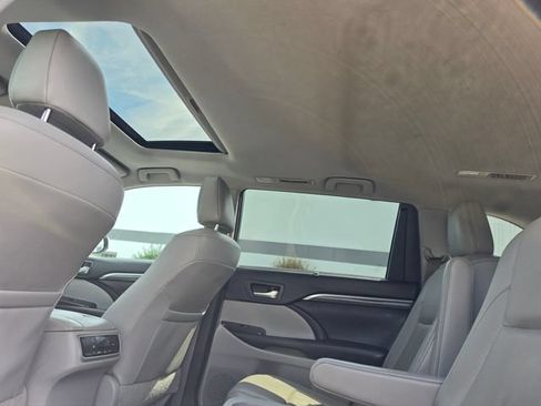Used 2018 Toyota Highlander Limited AWD/4WD image 28