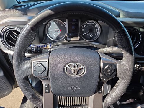 Used 2018 Toyota Tacoma SR5 image 19