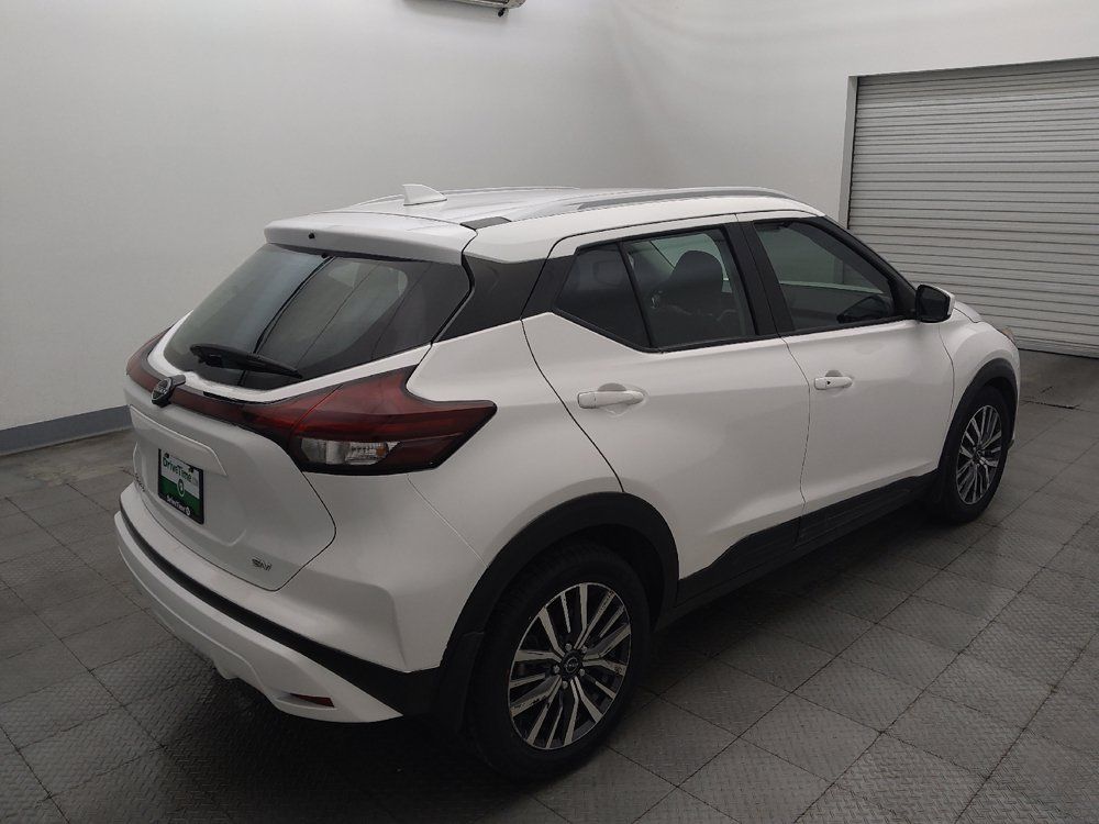 Used 2024 Nissan Kicks SV FWD image 9