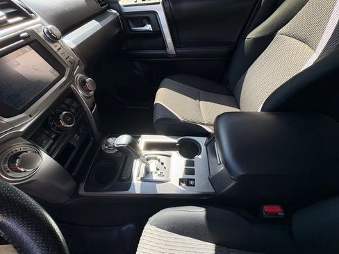 Used 2018 Toyota 4Runner SR5 AWD/4WD image 23