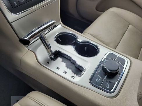 Used 2011 Jeep Grand Cherokee Limited w/ Luxury Group II AWD/4WD image 12