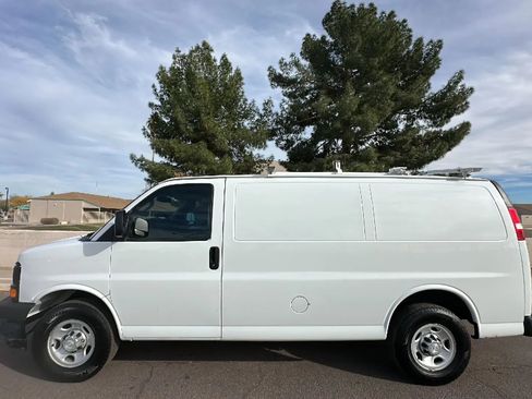 Used 2017 Chevrolet Express 2500 image 1
