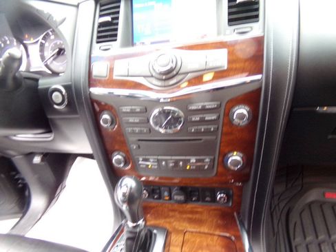 Used 2015 INFINITI QX80 4WD w/ Deluxe Technology Package image 34