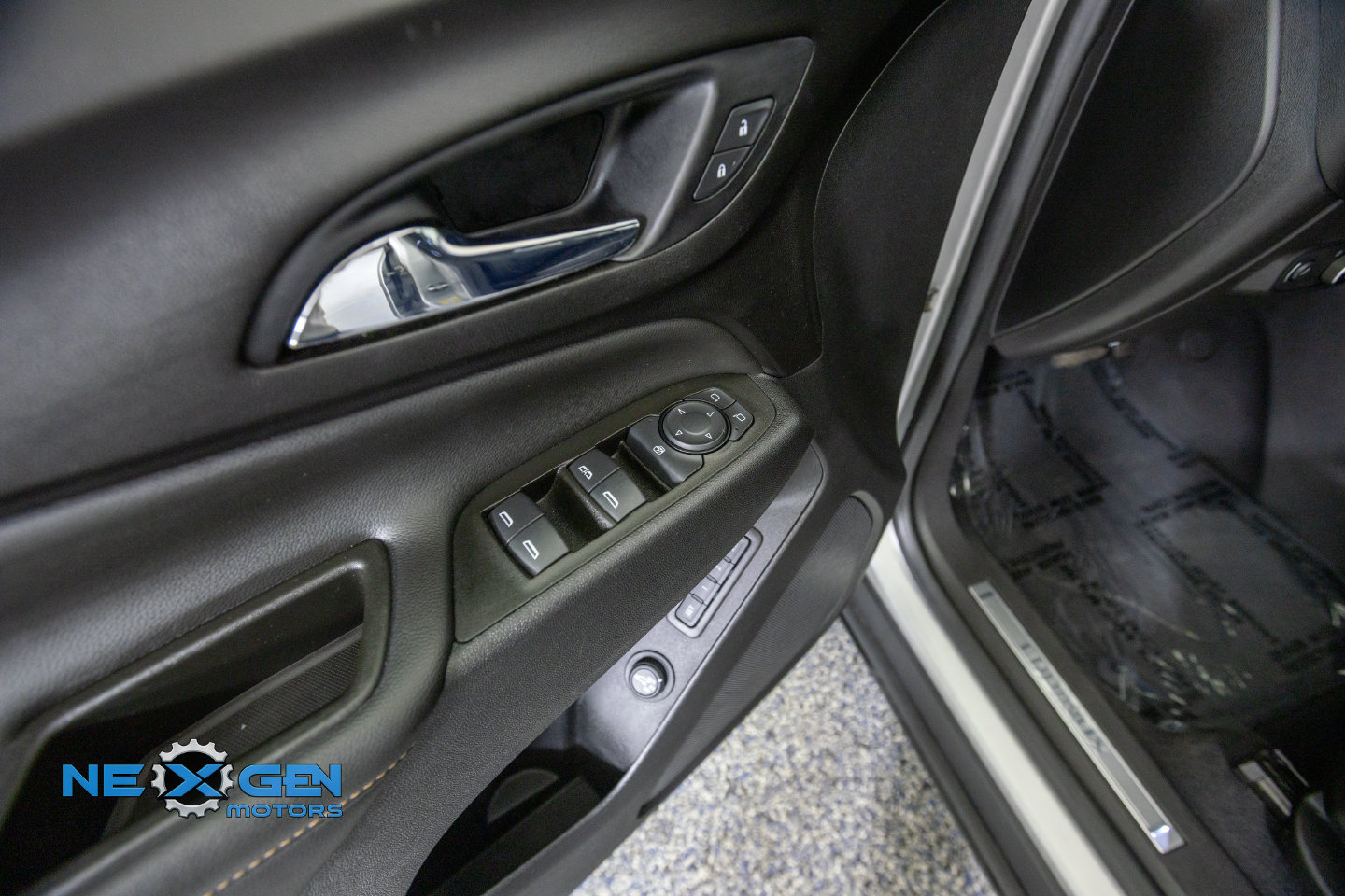 Used 2021 Chevrolet Equinox Premier AWD/4WD image 13