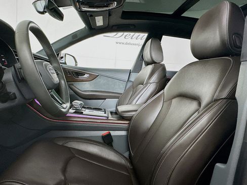 Used 2024 Audi Q8 Prestige w/ Prestige Package image 19