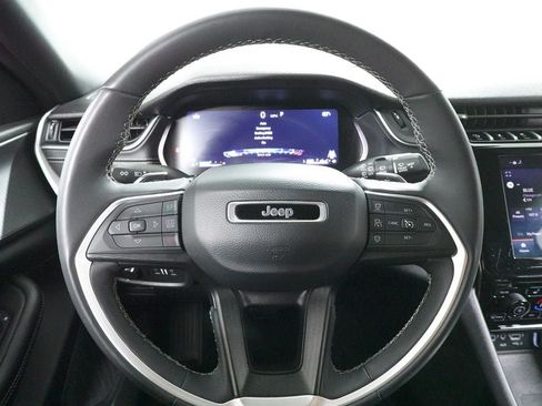 Used 2024 Jeep Grand Cherokee Altitude AWD/4WD image 10