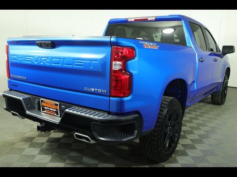 Used 2022 Chevrolet Silverado 1500 Custom Trail Boss AWD/4WD image 15