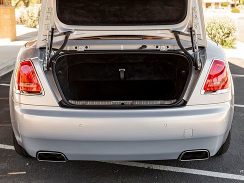 Used 2016 Rolls-Royce Dawn RWD image 25