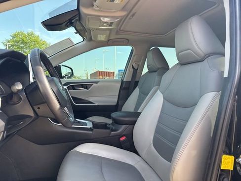 Certified 2022 Toyota RAV4 XLE Premium AWD/4WD image 8