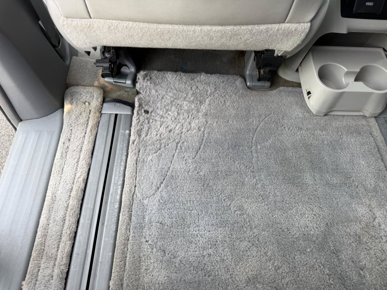Used 2013 Toyota Sienna XLE w/ Entertainment Pkg FWD image 27