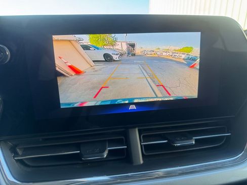 Used 2025 Chevrolet Trax LT image 17