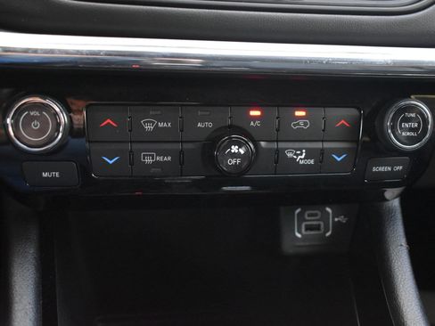 Used 2022 Jeep Compass Limited image 29