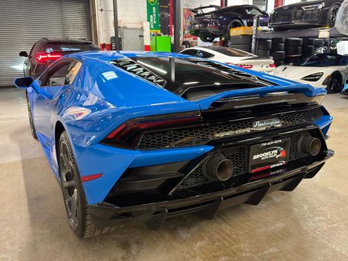 Used 2020 Lamborghini Huracan EVO image 8