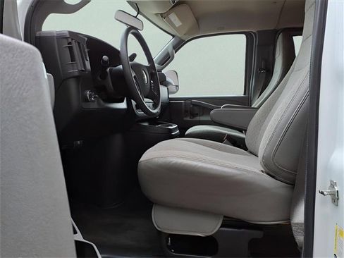 Used 2018 Chevrolet Express 3500 LT w/ LT Preferred Equipment Group image 13