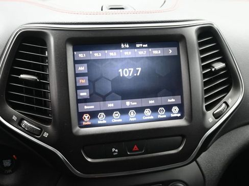 Used 2020 Jeep Cherokee Trailhawk w/ Comfort/Convenience Group image 13