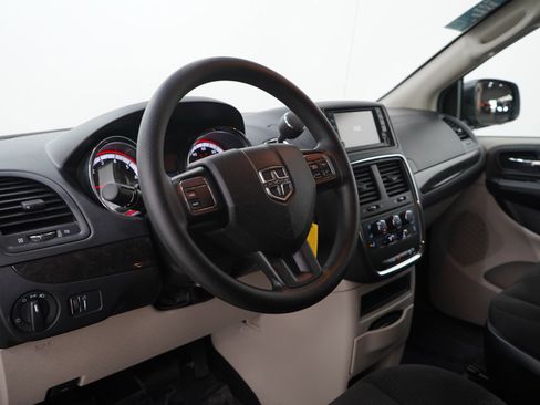 Used 2018 Dodge Grand Caravan SE FWD image 25