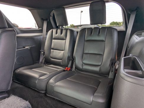 Used 2015 Ford Explorer XLT w/ Equipment Group 202A AWD/4WD image 14