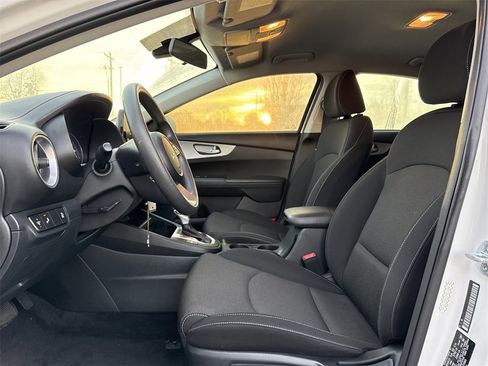 Used 2022 Kia Forte LXS w/ LXS Technology Package image 16