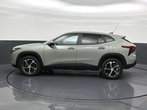 Used 2024 Chevrolet Trax RS FWD image 2