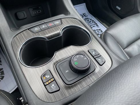 Used 2023 GMC Acadia SLT w/ Elevation Edition image 27