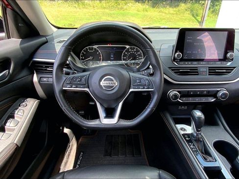Used 2022 Nissan Altima 2.5 SR FWD image 5