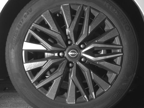 Used 2025 Nissan Altima 2.5 SV FWD image 12