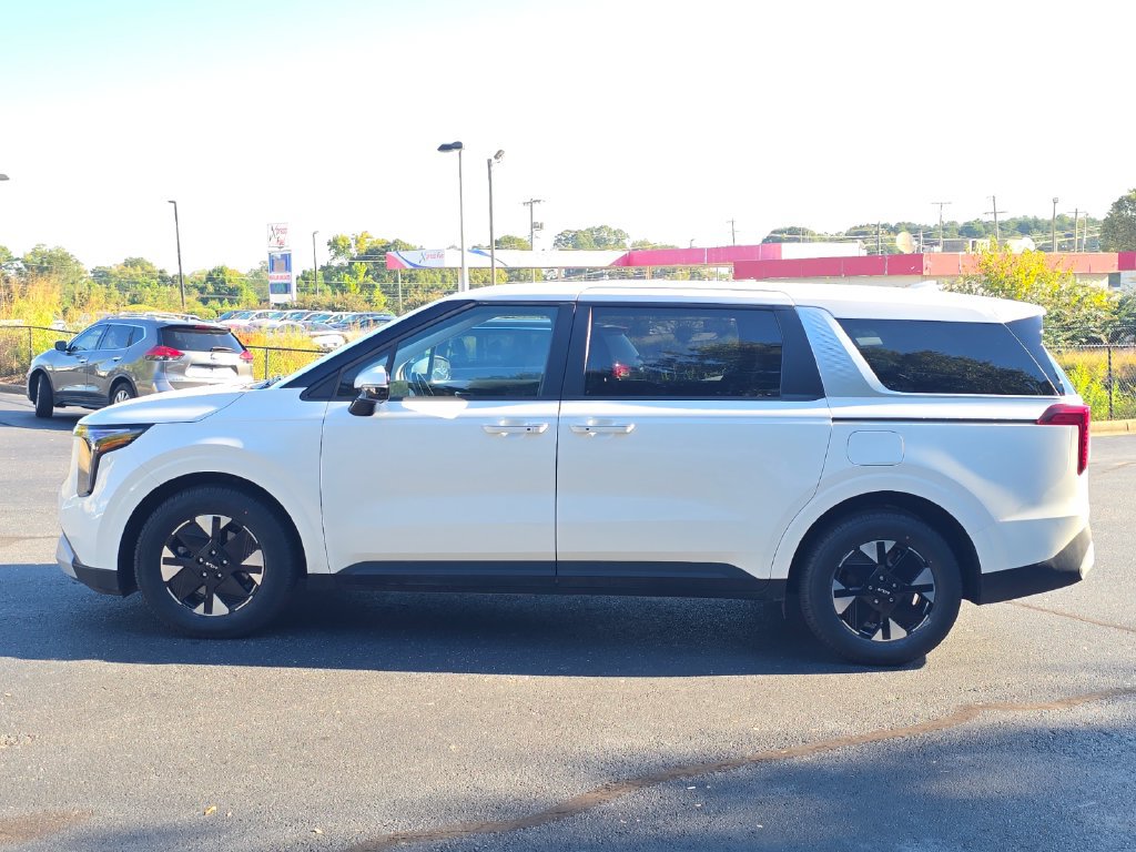 Used 2026 Kia Carnival LXS FWD image 6