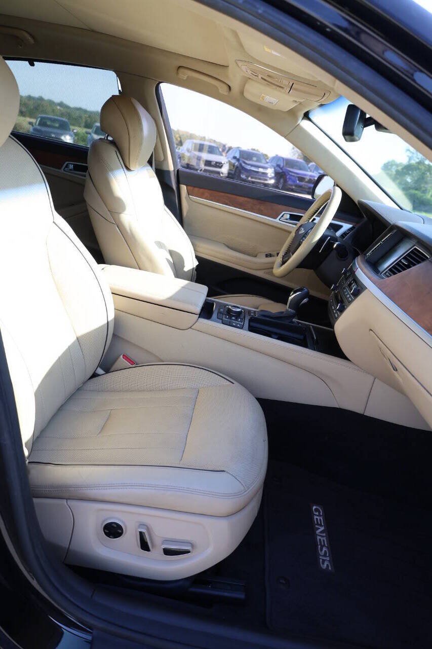 Used 2015 Hyundai Genesis 5.0 w/ Option Group 05 RWD image 15