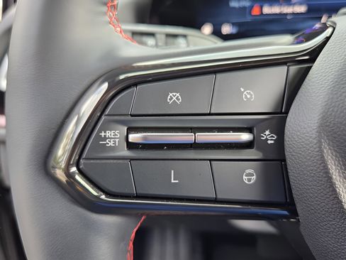 Used 2024 Chevrolet Traverse RS FWD image 23